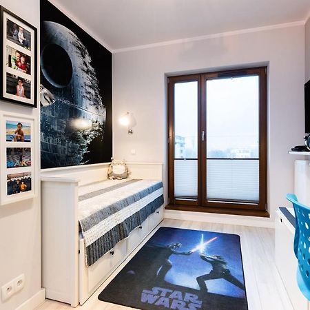 Elegant Business Accommodation With Parking - By Upstairs Krakow Bagian luar foto