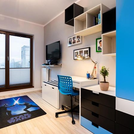 Elegant Business Accommodation With Parking - By Upstairs Krakow Bagian luar foto
