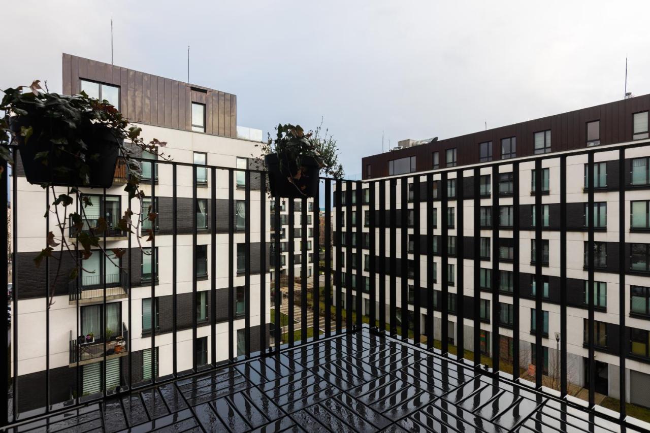 Elegant Business Accommodation With Parking - By Upstairs Krakow Bagian luar foto