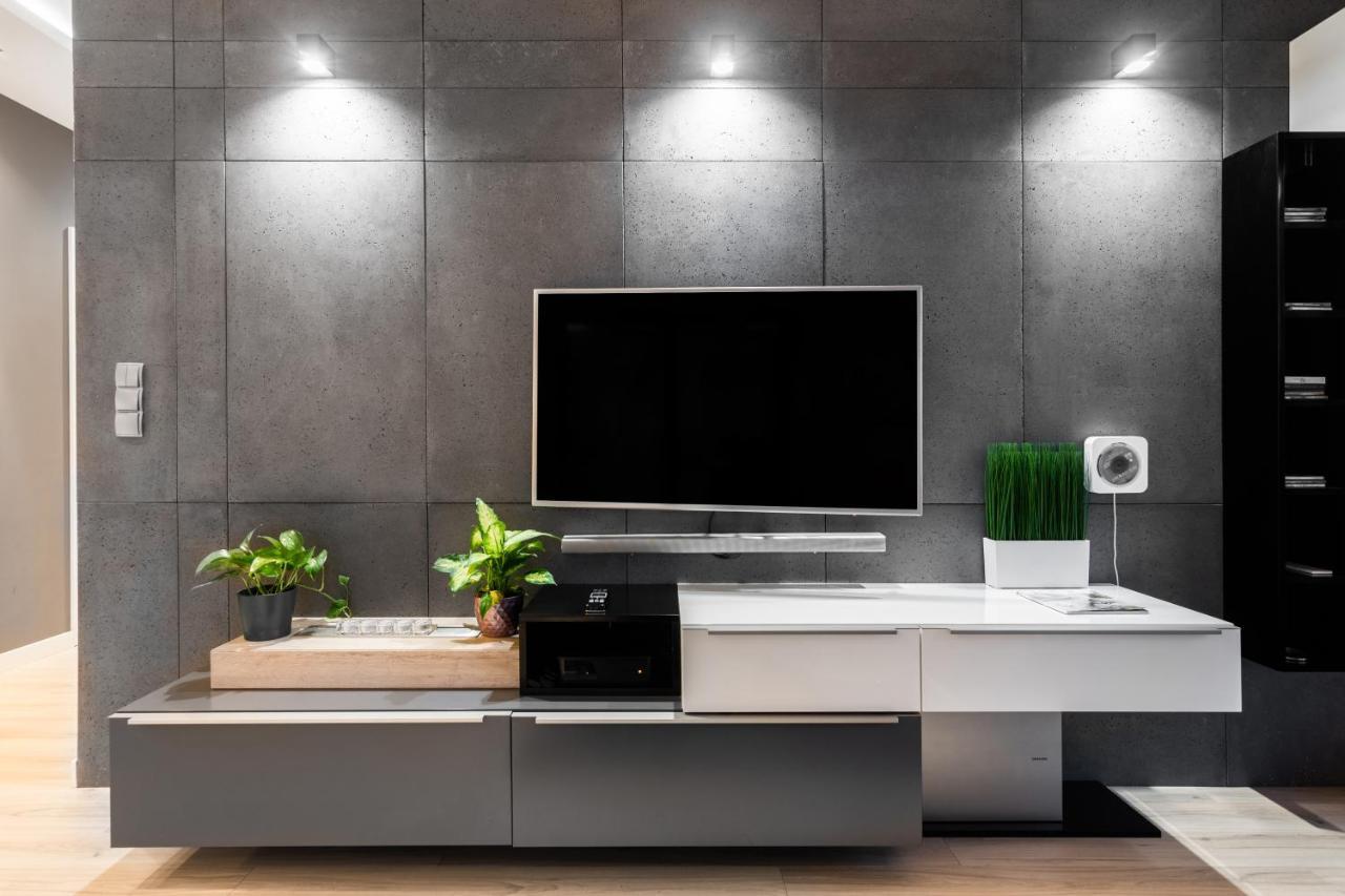 Elegant Business Accommodation With Parking - By Upstairs Krakow Bagian luar foto